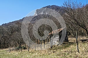 Stará útulňa, Vršatské skaly, Biele Karpaty, Slovensko