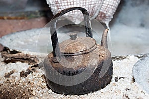 Old teapot boils for Boiling rock salt