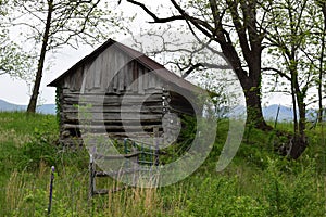 Old-time Western NC barn with majestic mountains in the background