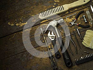 Old tools over a wood background