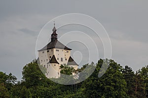 Stará věž v historickém centru Banské Štiavnice