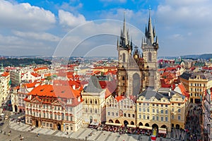 Viejo plaza de la ciudad en Praga checo 