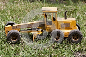 Old toy harvester