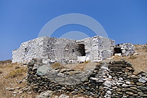 Viejo a tradicional piedra el edificio en isla Cícladas grecia 