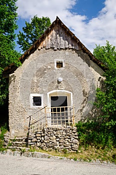 Starý tradiční dům ve slovenské obci Vlkolínec, Slovensko