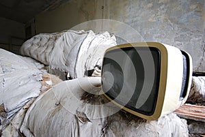 Old TV - vintage - abandoned