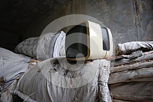 Old TV - vintage - abandoned