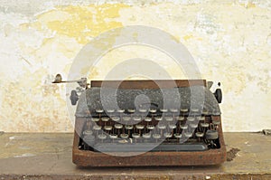 Old type writing machine