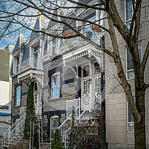 Old vintange houses built in the 1880 in Montreal on l\'Hôtel-de-Ville street