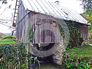 An old watermill in the upper reaches of the Korana River, Croatia Stara mlinica u gornjem toku rijeke Korane, Hrvatska