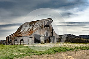 Old weathered barn in Appalachia