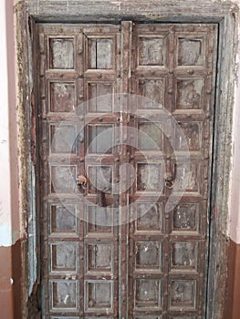 Old weathered carved traditional door of building in Stone Town

Pali