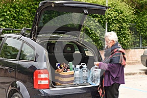 Old woman downloading the car