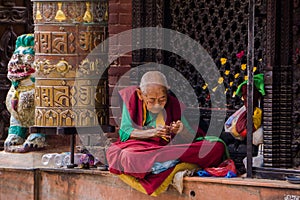 Old woman praying at the Bodnath Stupa