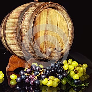 Old wooden barrel and grapes.
