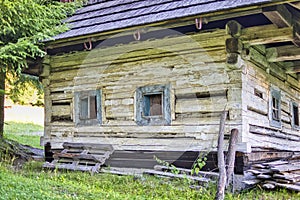 Stará drevenica v osade Snohy v Hriňovej