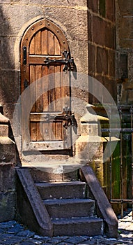 Vecchio di legno medievale porta 