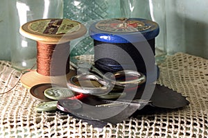 OLD WOODEN REELS WITH COTTON THREAD AND NEEDLEWORK ITEMS