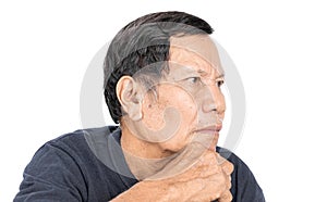 Alt faltig asiatisch mann Porträt isoliert auf weißem hintergrund 