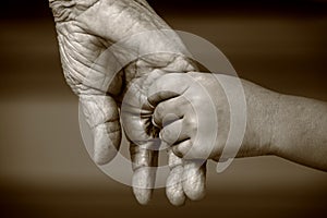 Starý a mladý ruky 