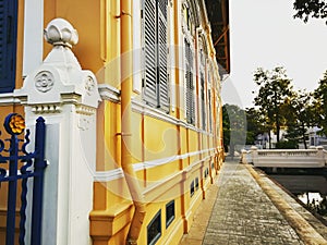 Older building canel brigde colorfull