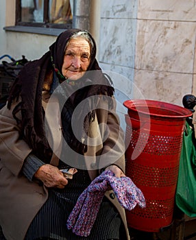 Older lady sell socks in Sighetu MarmaÃâºiei