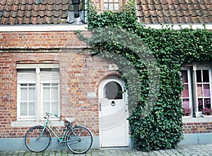 Oldstyle bicycle in front of the red brick wall