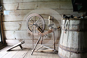 Oldstyle loom