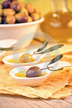 Olives with extra virgin olive oil
