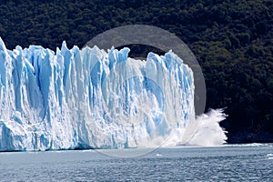 Ð¡ollapsing glacier