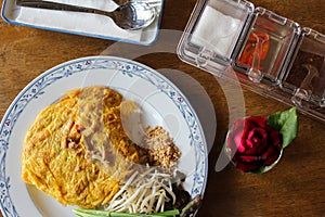 Omelette pad thai