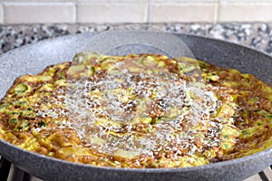 Omelette with zucchini