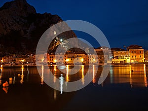 Mesiac v splne na omiš2 829 