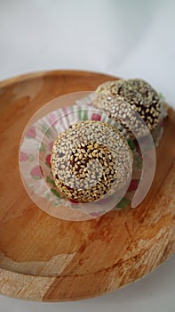 Onde-onde cake sprinkled with sesame - yeh