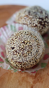 Onde-onde cake sprinkled with sesame - yess