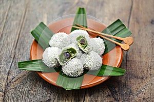 onde onde, traditional malaysian glutinous rice dessert photo