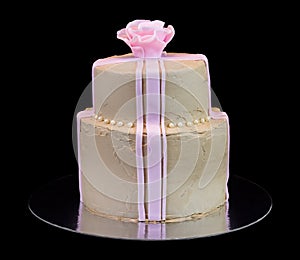 One beige cake with a pink rose