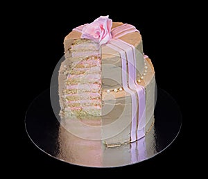 One beige cake with a pink rose