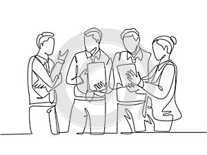 One continuous line drawing of young businessmen and businesswoman listening trainer explain business lesson. Business