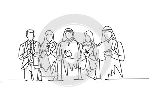 One continuous line drawing of young businessmen and businesswomen line up together while clapping hands. Islamic clothing shemag