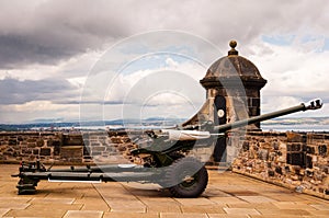 One o'clock gun at edinburgh castle, scotland