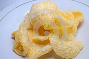 one portion of crispy crackers ready to eat