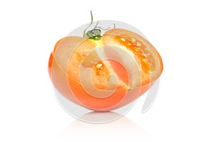 Fresco crudo tomate variedad en blanco 