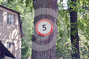 One round road sign speed limit