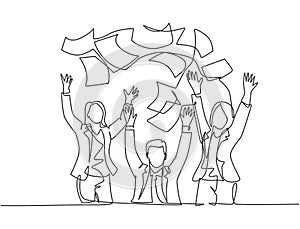 One single line drawing of group of male manager and assistant manager celebrating their success achieve the business target. Team