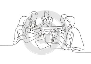 One single line drawing of young company founders brainstorming innovation ideas in a business meeting with colleagues