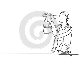 One single line drawing of young happy male rock singer holding microphone and singing on music festival stage. Musician artist