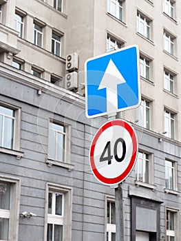 One way traffic sign and speed limitation sign