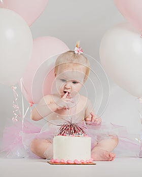 One Year Old Birthday Portraits With Smash Cake