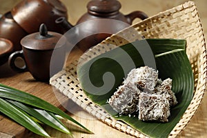   západ jáva indonézia tradičný vyrobený ságo múka a hnedý cukor obalený strúhaný kokos 